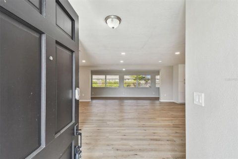 Casa en venta en Saint Petersburg, Florida, 3 dormitorios, 180.14 m2 № 1761115 - foto 10