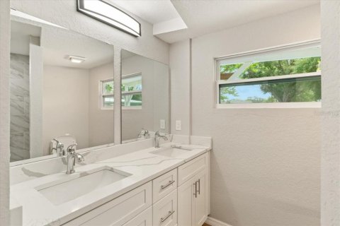 House in New Smyrna Beach, Florida 3 bedrooms, 156.45 sq.m. № 1796157 - photo 11