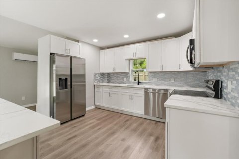 House in New Smyrna Beach, Florida 3 bedrooms, 156.45 sq.m. № 1796157 - photo 17