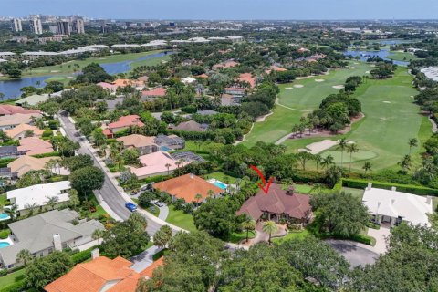 House in West Palm Beach, Florida 3 bedrooms, 318.19 sq.m. № 2275360
