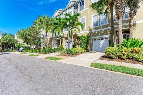 Adosado en venta en Tampa, Florida, 3 dormitorios, 159.23 m2 № 1883925 - foto 2