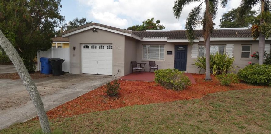 Villa ou maison à Saint Petersburg, Floride 3 chambres, 165.92 m2 № 1760210