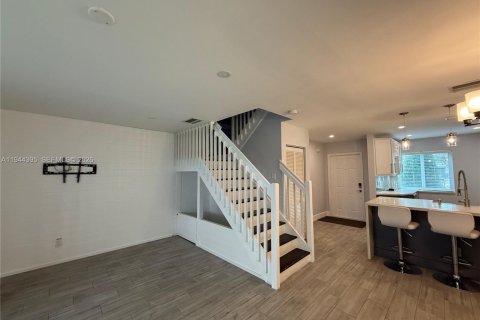 Townhouse in Pembroke Pines, Florida 3 bedrooms, 126.44 sq.m. № 2003425 - photo 5