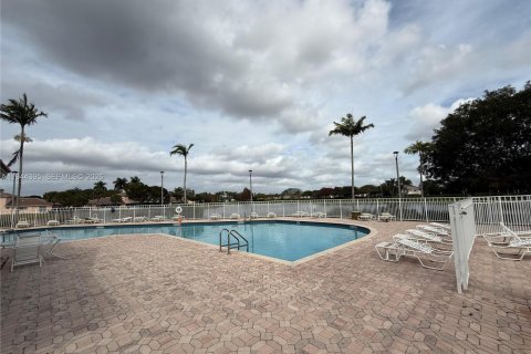 Townhouse in Pembroke Pines, Florida 3 bedrooms, 126.44 sq.m. № 2003425 - photo 23