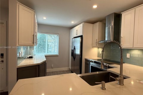 Townhouse in Pembroke Pines, Florida 3 bedrooms, 126.44 sq.m. № 2003425 - photo 3