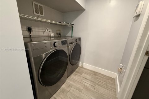 Townhouse in Pembroke Pines, Florida 3 bedrooms, 126.44 sq.m. № 2003425 - photo 6