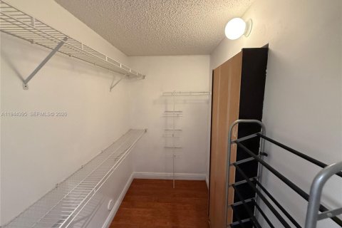 Townhouse in Pembroke Pines, Florida 3 bedrooms, 126.44 sq.m. № 2003425 - photo 14