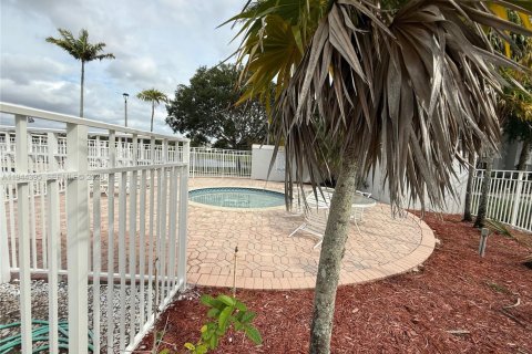 Townhouse in Pembroke Pines, Florida 3 bedrooms, 126.44 sq.m. № 2003425 - photo 22