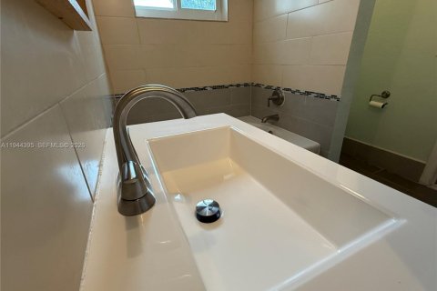 Townhouse in Pembroke Pines, Florida 3 bedrooms, 126.44 sq.m. № 2003425 - photo 10