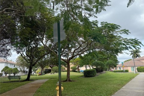 Townhouse in Pembroke Pines, Florida 3 bedrooms, 126.44 sq.m. № 2003425 - photo 21