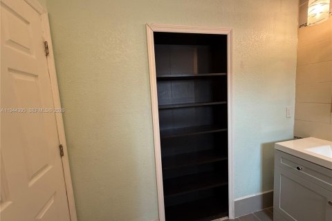 Townhouse in Pembroke Pines, Florida 3 bedrooms, 126.44 sq.m. № 2003425 - photo 13