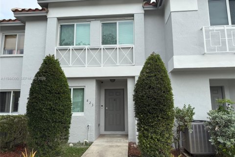 Townhouse in Pembroke Pines, Florida 3 bedrooms, 126.44 sq.m. № 2003425