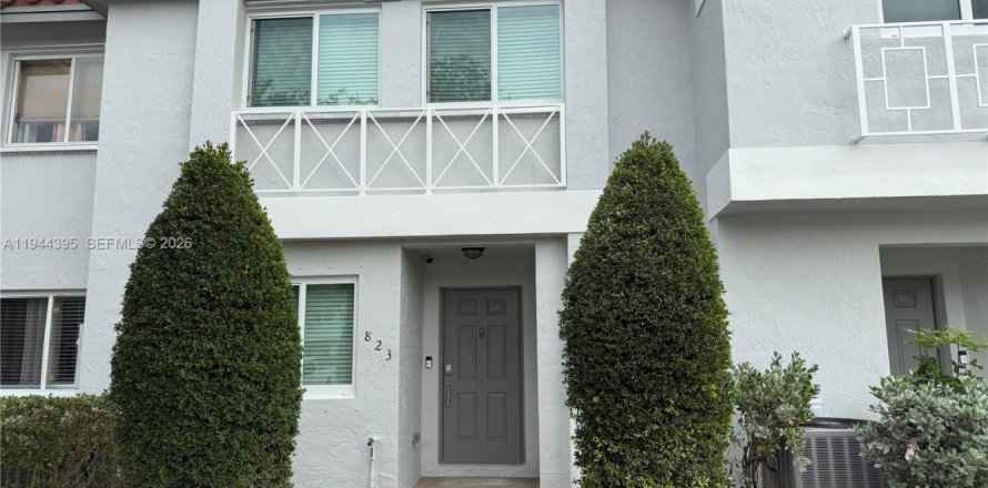 Townhouse in Pembroke Pines, Florida 3 bedrooms, 126.44 sq.m. № 2003425