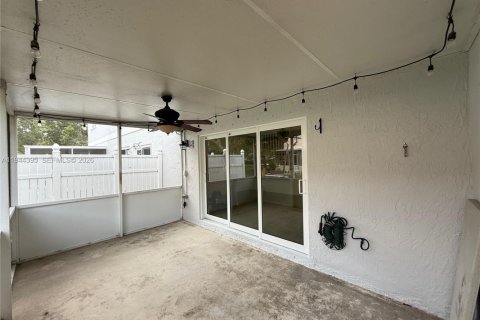 Townhouse in Pembroke Pines, Florida 3 bedrooms, 126.44 sq.m. № 2003425 - photo 17