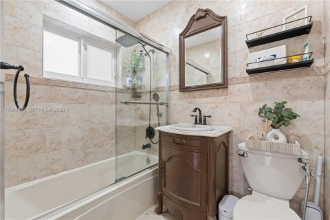 House in Miami Gardens, Florida 4 bedrooms, 111.48 sq.m. № 2055683 - photo 22