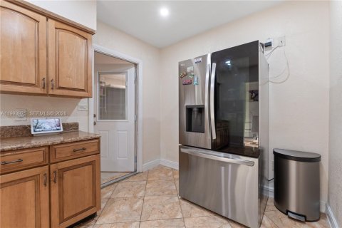 House in Miami Gardens, Florida 4 bedrooms, 111.48 sq.m. № 2055683 - photo 15