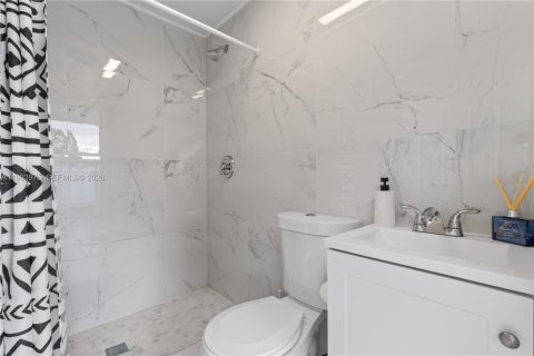 House in Miami Gardens, Florida 4 bedrooms, 111.48 sq.m. № 2055683 - photo 17