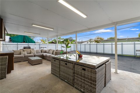 House in Miami Gardens, Florida 4 bedrooms, 111.48 sq.m. № 2055683 - photo 29