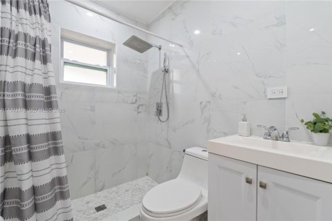 House in Miami Gardens, Florida 4 bedrooms, 111.48 sq.m. № 2055683 - photo 18