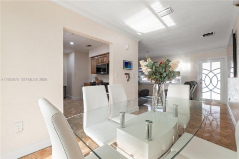 House in Miami Gardens, Florida 4 bedrooms, 111.48 sq.m. № 2055683 - photo 12