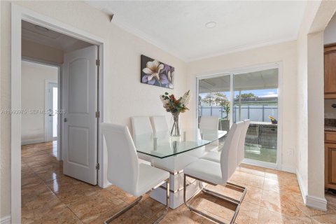 House in Miami Gardens, Florida 4 bedrooms, 111.48 sq.m. № 2055683 - photo 11