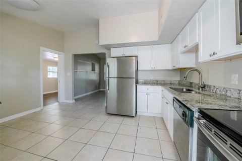 House in Orlando, Florida 3 bedrooms, 103.96 sq.m. № 1670839 - photo 13