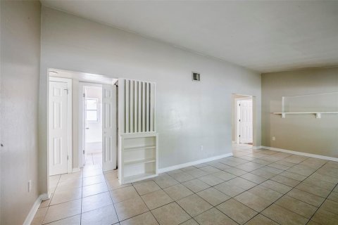 House in Orlando, Florida 3 bedrooms, 103.96 sq.m. № 1670839 - photo 8