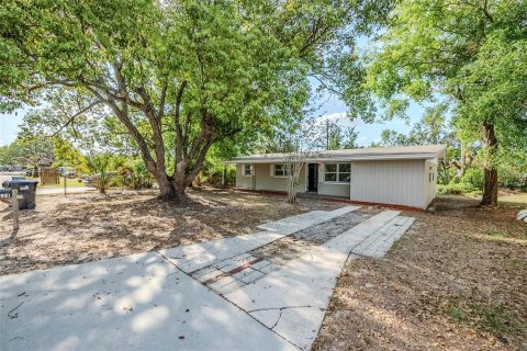 House in Orlando, Florida 3 bedrooms, 103.96 sq.m. № 1670839 - photo 1