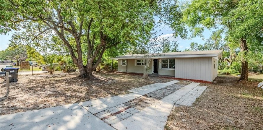 House in Orlando, Florida 3 bedrooms, 103.96 sq.m. № 1670839