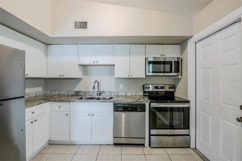 House in Orlando, Florida 3 bedrooms, 103.96 sq.m. № 1670839 - photo 12