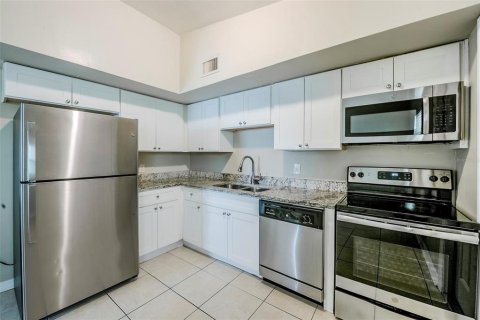 House in Orlando, Florida 3 bedrooms, 103.96 sq.m. № 1670839 - photo 14