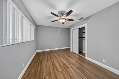 House in Fort Lauderdale, Florida 4 bedrooms, 214.33 sq.m. № 1957161 - photo 18