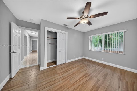House in Fort Lauderdale, Florida 4 bedrooms, 214.33 sq.m. № 1957161 - photo 17