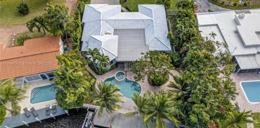 House in Fort Lauderdale, Florida 4 bedrooms, 214.33 sq.m. № 1957161