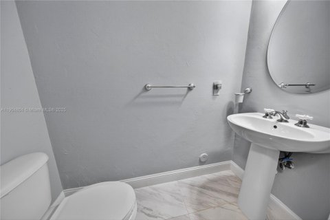 House in Fort Lauderdale, Florida 4 bedrooms, 214.33 sq.m. № 1957161 - photo 23