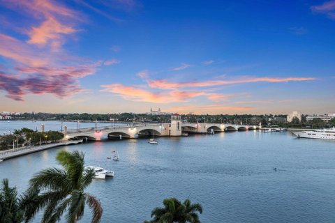 Condo in West Palm Beach, Florida, 4 bedrooms № 2192682 - photo 2