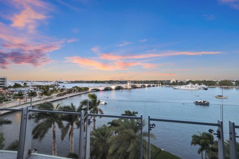 Condo in West Palm Beach, Florida, 4 bedrooms № 2192682 - photo 4