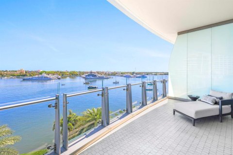 Condo in West Palm Beach, Florida, 4 bedrooms № 2192682 - photo 8