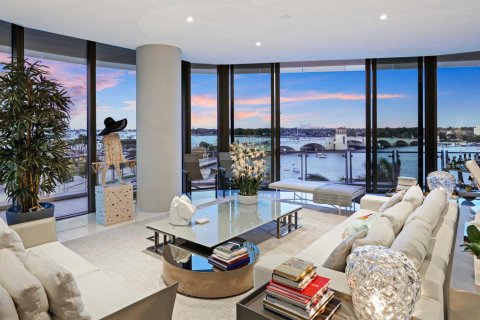 Condo in West Palm Beach, Florida, 4 bedrooms № 2192682 - photo 5
