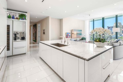 Condo in West Palm Beach, Florida, 4 bedrooms № 2192682 - photo 13