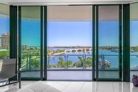 Condo in West Palm Beach, Florida, 4 bedrooms № 2192682 - photo 7