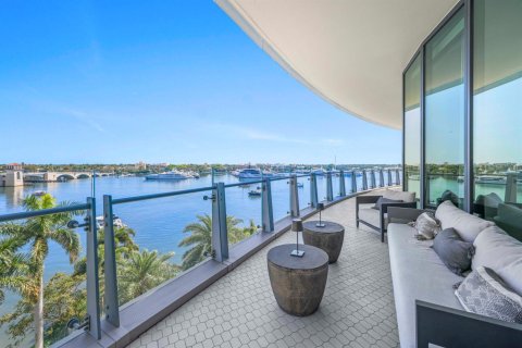 Condo in West Palm Beach, Florida, 4 bedrooms № 2192682 - photo 17