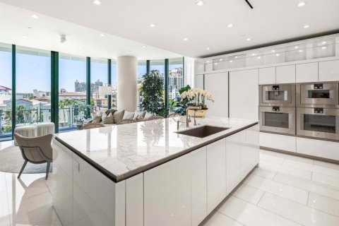 Condo in West Palm Beach, Florida, 4 bedrooms № 2192682 - photo 12