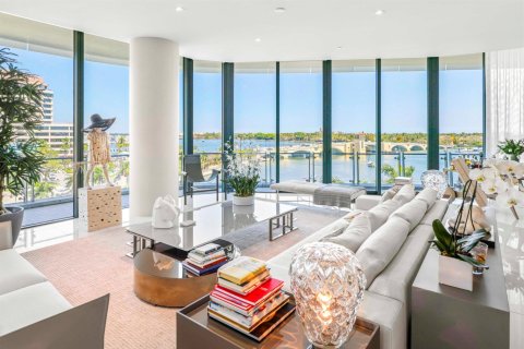 Condo in West Palm Beach, Florida, 4 bedrooms № 2192682 - photo 18