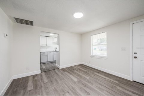House in Winter Garden, Florida 4 bedrooms, 81.75 sq.m. № 2313466 - photo 4