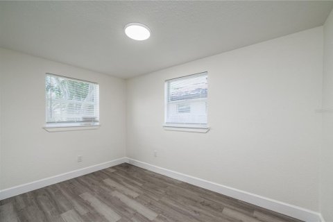 House in Winter Garden, Florida 4 bedrooms, 81.75 sq.m. № 2313466 - photo 23