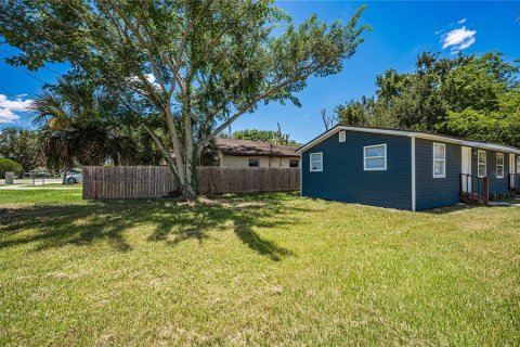 House in Winter Garden, Florida 4 bedrooms, 81.75 sq.m. № 2313466 - photo 27