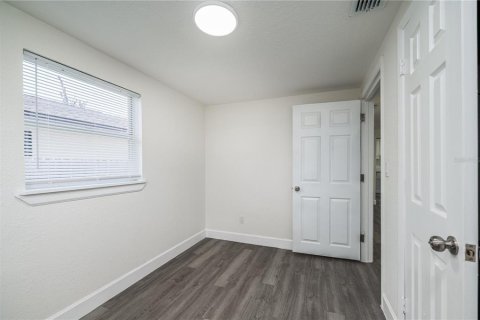 House in Winter Garden, Florida 4 bedrooms, 81.75 sq.m. № 2313466 - photo 21