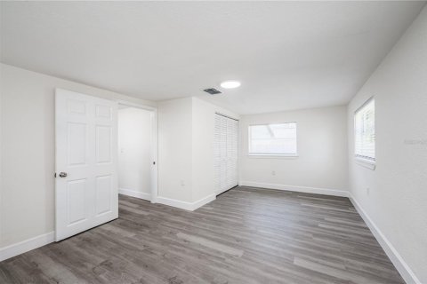 House in Winter Garden, Florida 4 bedrooms, 81.75 sq.m. № 2313466 - photo 16