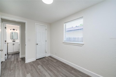 House in Winter Garden, Florida 4 bedrooms, 81.75 sq.m. № 2313466 - photo 18